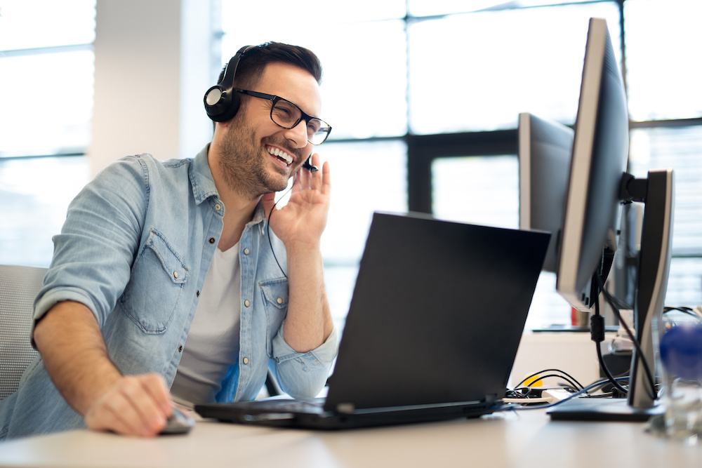 IT support man on the phone to customer
